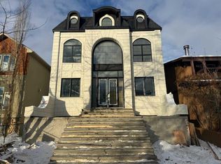 1910 S Broadview Rd NW, Calgary, AB T2N3H7