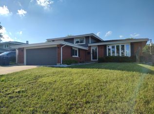 9010 Primrose Ln, Hickory Hills, IL
