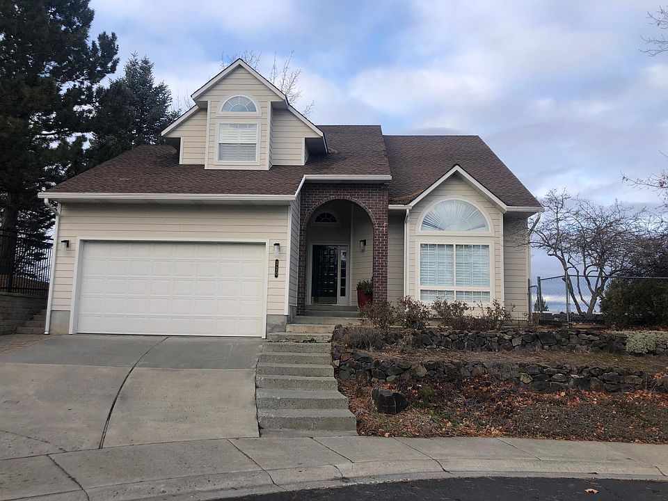 1st image of 320 NW Brandon Dr