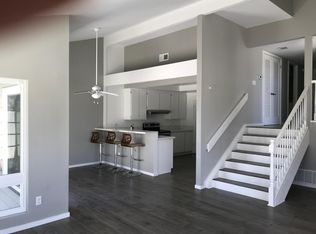 18 Milbank Rd, Staten Island, NY 10306