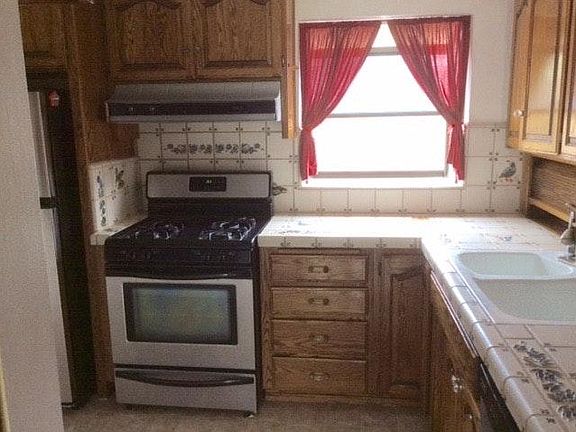 3rd image of 1347 N Redwood Ave