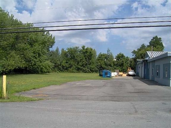 4th image of 8 Sarnowski Dr