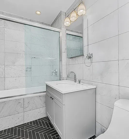 421 W 21st St #1E — Photo 7