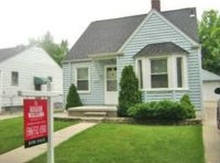 18557 Washtenaw St, Harper Woods, MI 48225