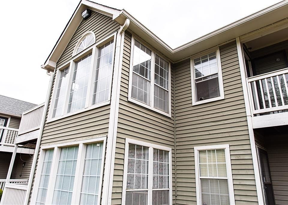 1st image of 303 Olde Mill Ln