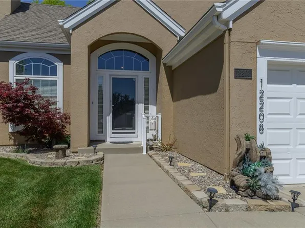 12208 England St, Overland Park, KS 66213