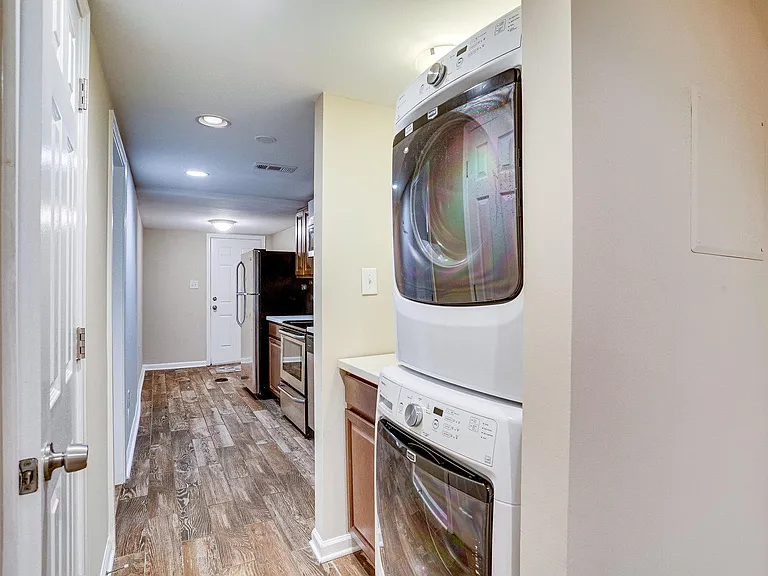 321 U St NE — Photo 16