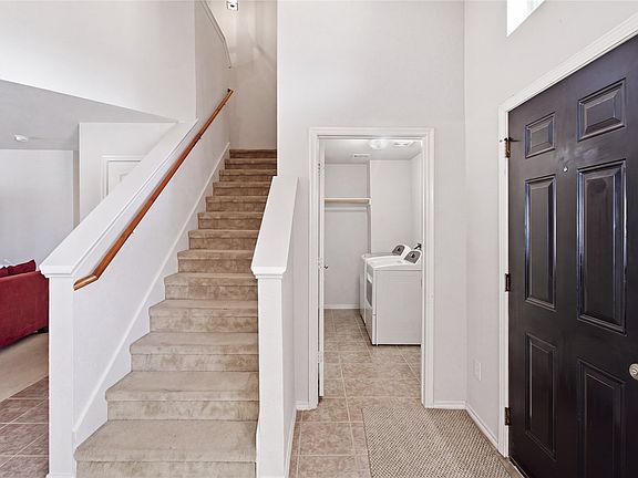 3rd image of 812 Cayotillo St