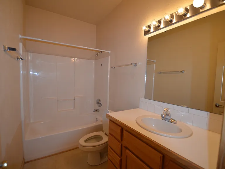 Platte View Dr. 6-Plex — Photo 4