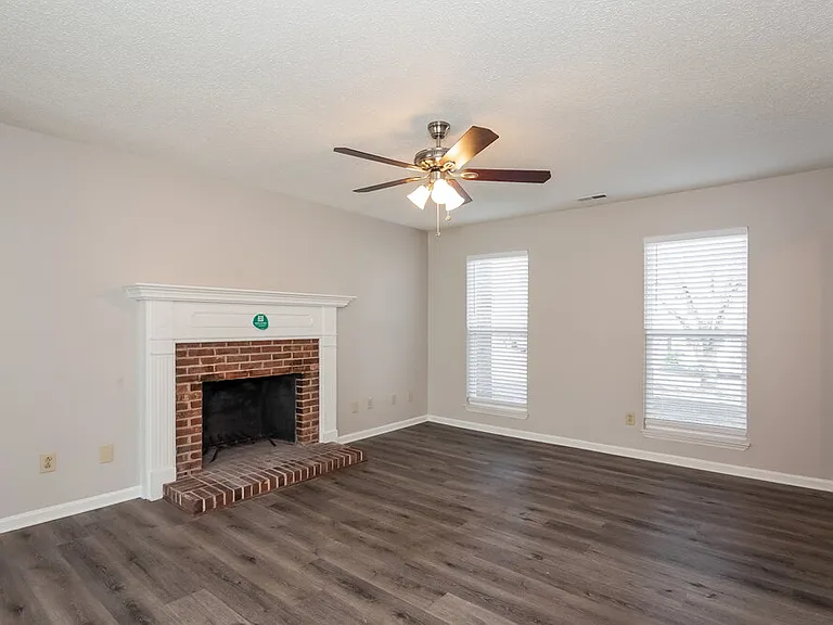 2341 Castlecomer Dr — Photo 5