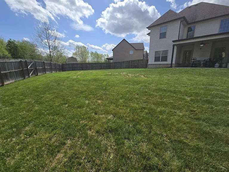 425 Veronica Ct — Photo 37