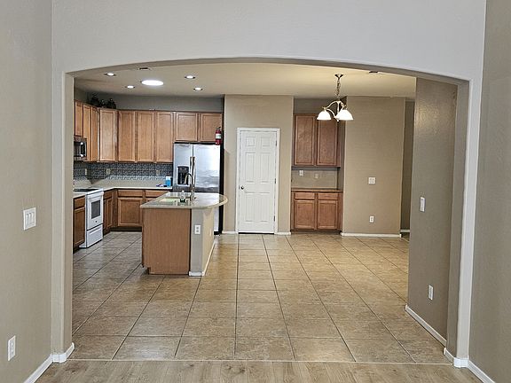 5th image of 43572 W Sansom Dr