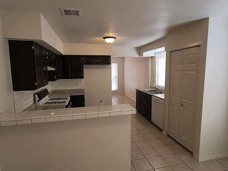 10406 Ashwood Dr — Photo 7
