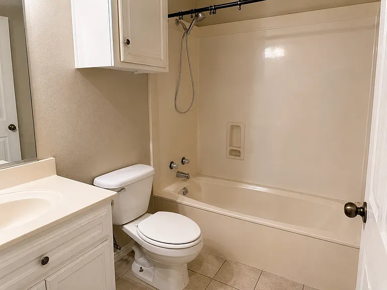3204 Neuburg Ct — Photo 8