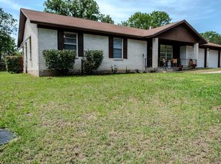 210 Loesch Dr, Elgin, TX 78621