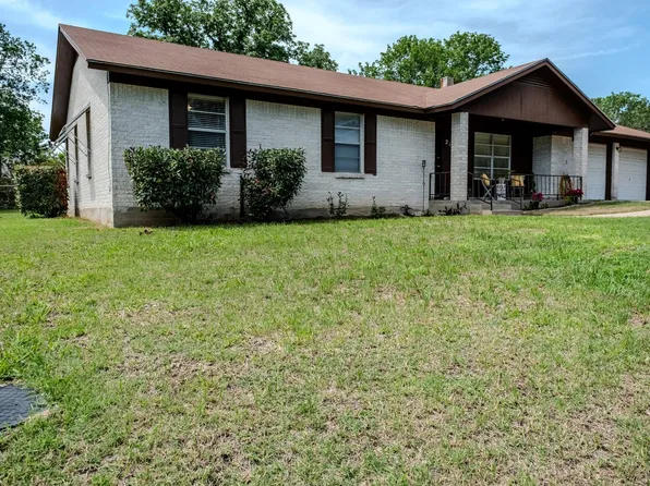 210 Loesch Dr, Elgin, TX 78621