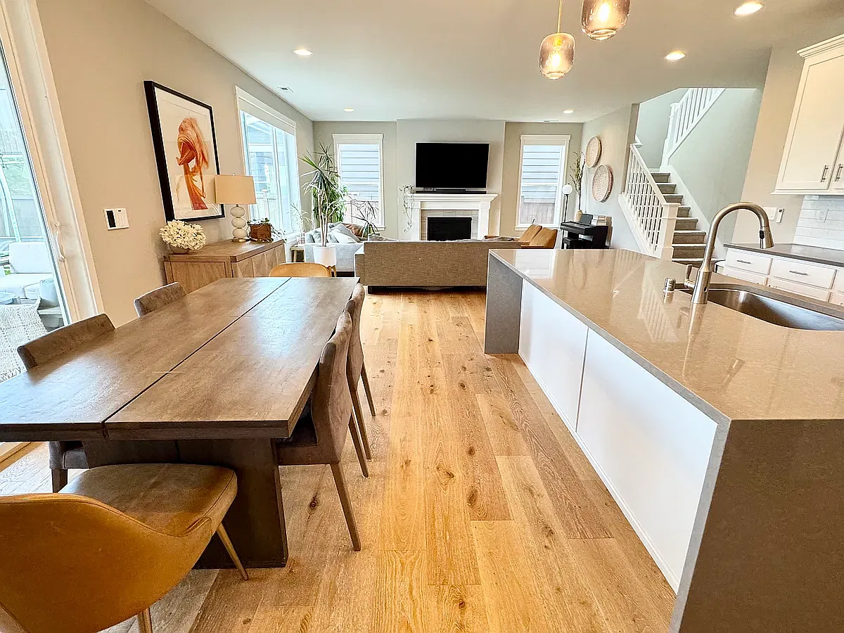 5 bed, 2710 sqft, $5,880 — Photo 4