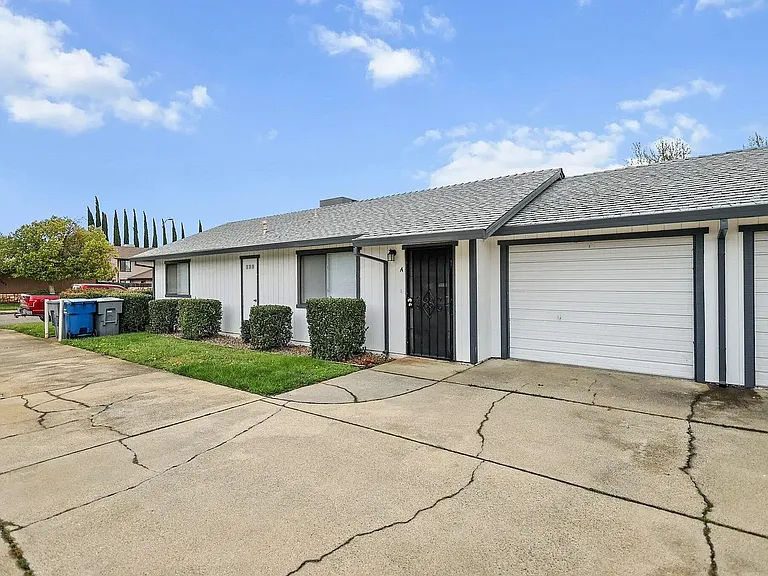 2556 Sabre Ct — Photo 1