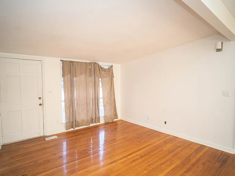 700 16th Ave — Photo 10