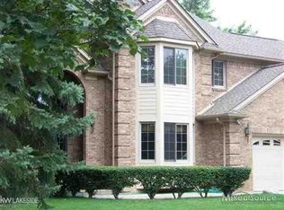 16601 Huntington Woods Dr, Macomb, MI 48042