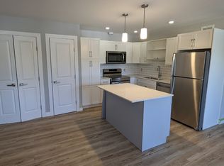 535 Des Meurons St #2, Winnipeg, MB R2H2P6