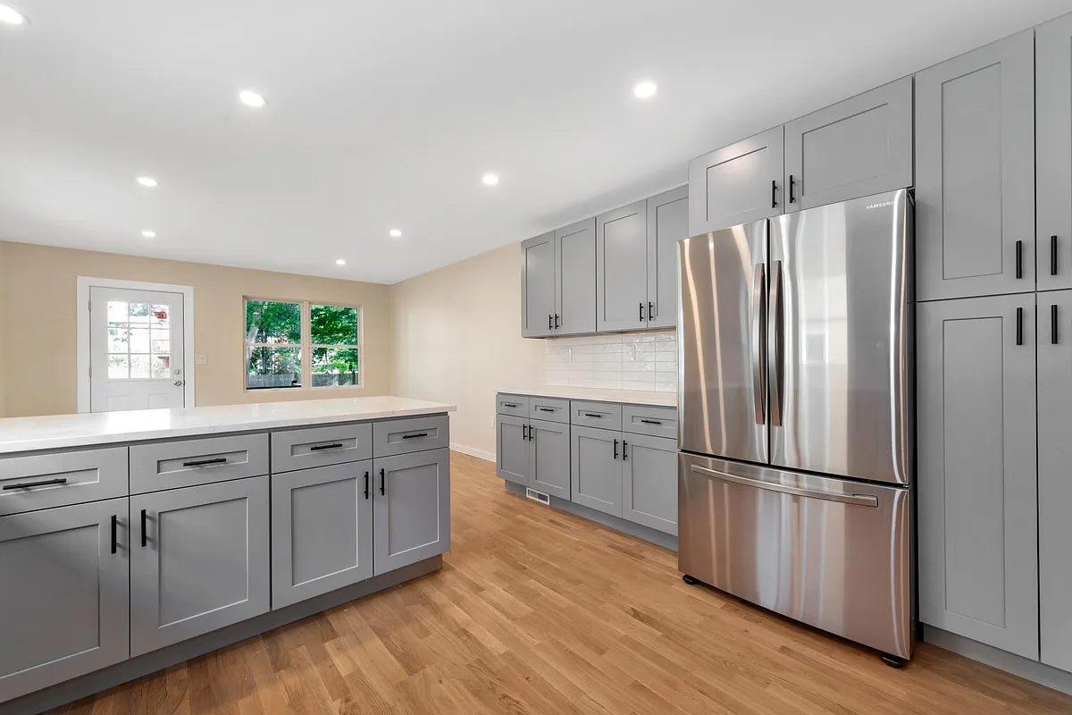 Building Photo - 139 River St #139