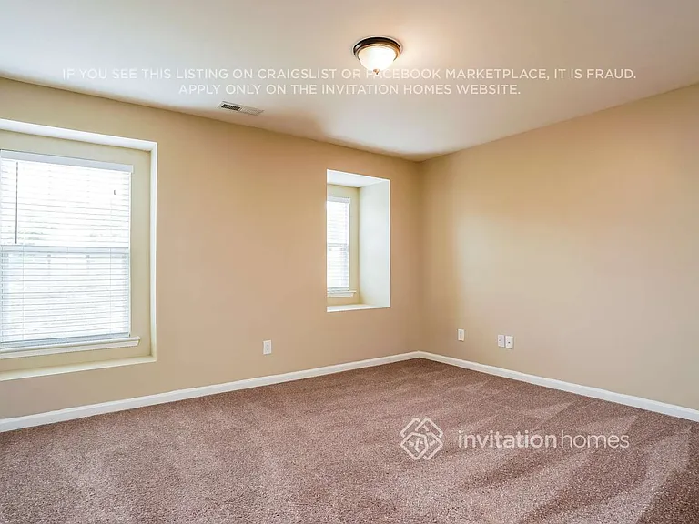 621 Ashburn Ln — Photo 16