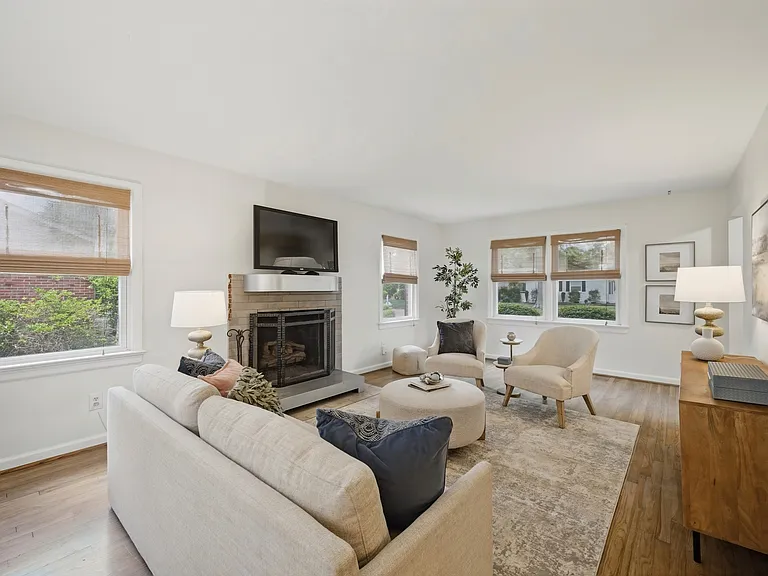 724 Yorkshire Dr — Photo 14