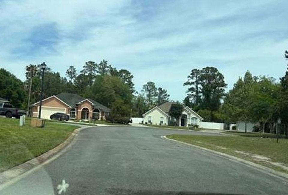 Exterior Neighborhood (street photo)