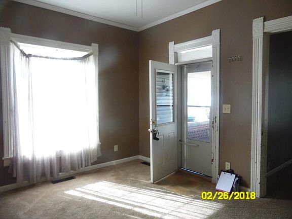 4th image of 814 N Main Ave