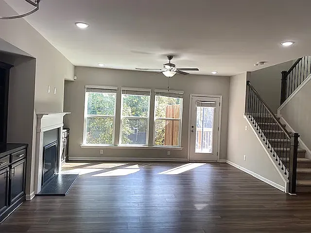 1368 Endicott Ct — Photo 14