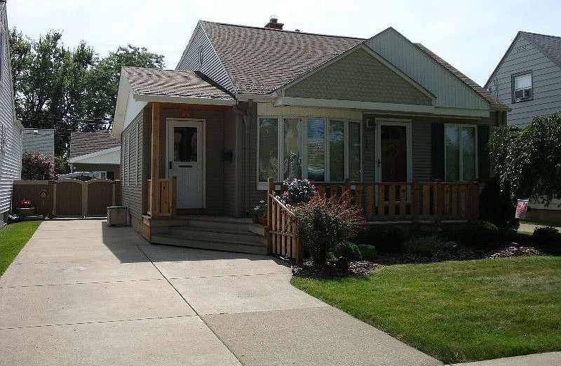 2nd image of 3325 Graceland Ave