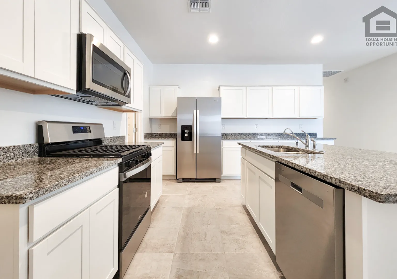 3Bed/2Bath House in Maricopa! Ready for Immediate Move-In! — Photo 1