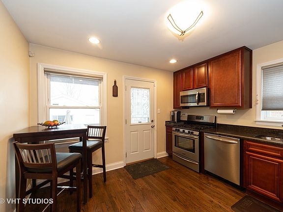 5th image of 3645 N Plainfield Ave