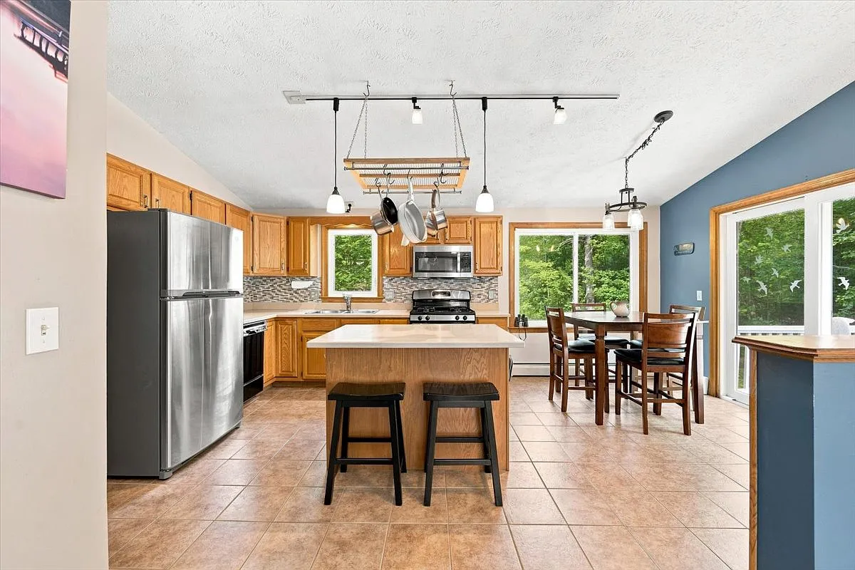 3 bed, 1708 sqft, $2,400 — Photo 4