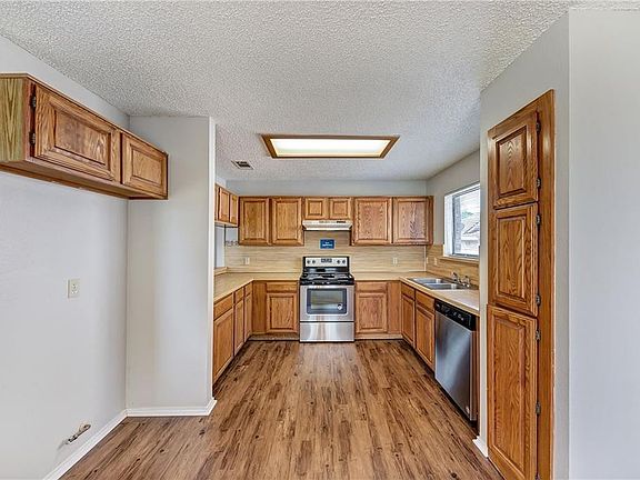 3rd image of 2816 Southpark Ln