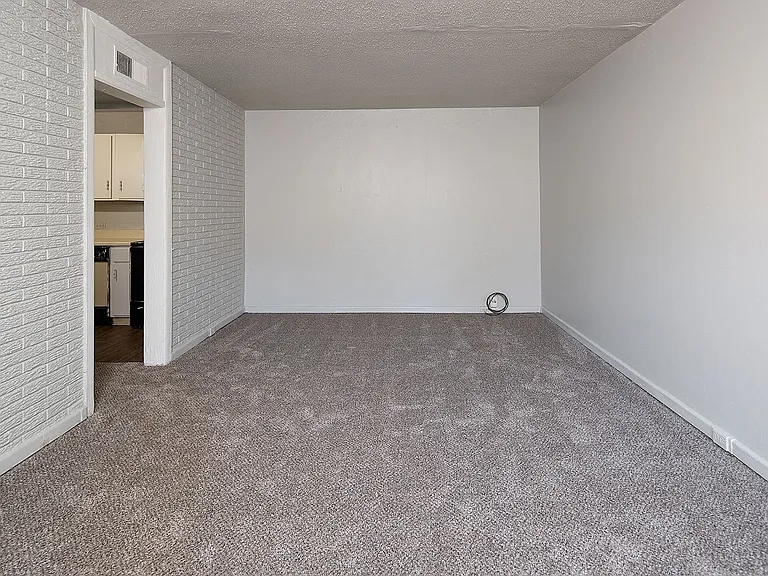 Lynnwood Garden Apartments — Photo 43