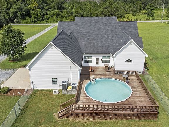 4th image of 77 Jenny Dr
