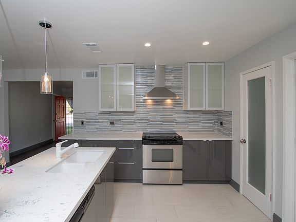 5th image of 312 Maciel Ave