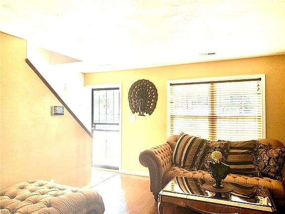 3rd image of 37 Westbriar Dr