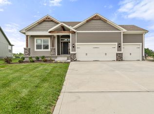 1537 SW Arbor Creek Dr, Lees Summit, MO 64082