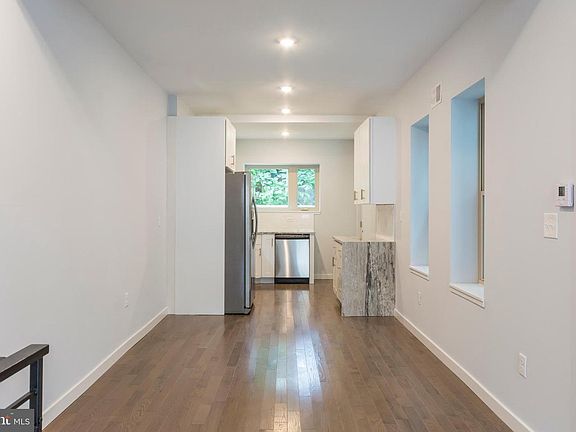 3rd image of 2116 Dickinson St