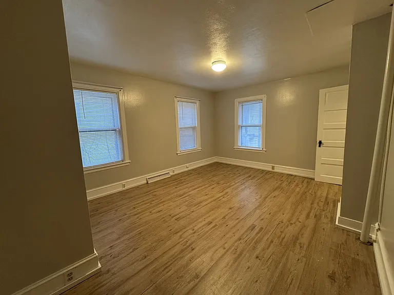 134-138 E Spencer St — Photo 18