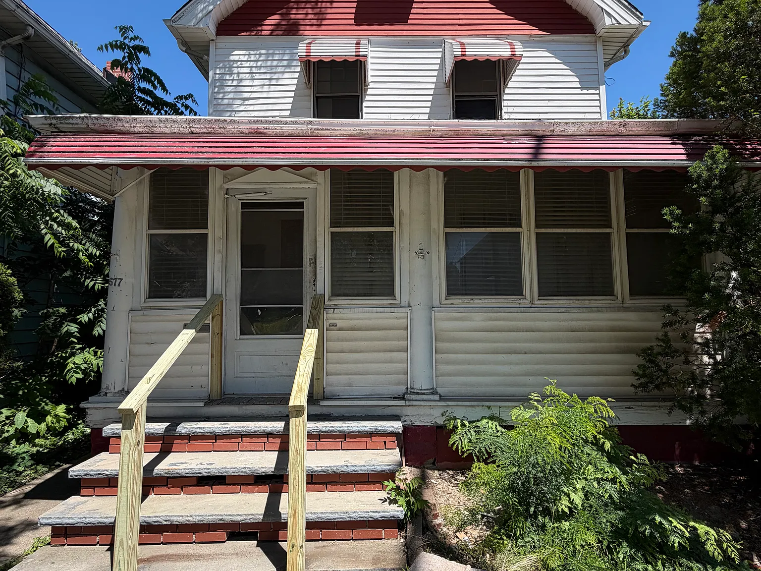 3 bed, 1.5 bath, 1264 sqft, $1,300 — Photo 1