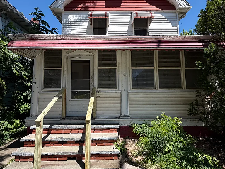 677 Eddy Rd — Photo 1
