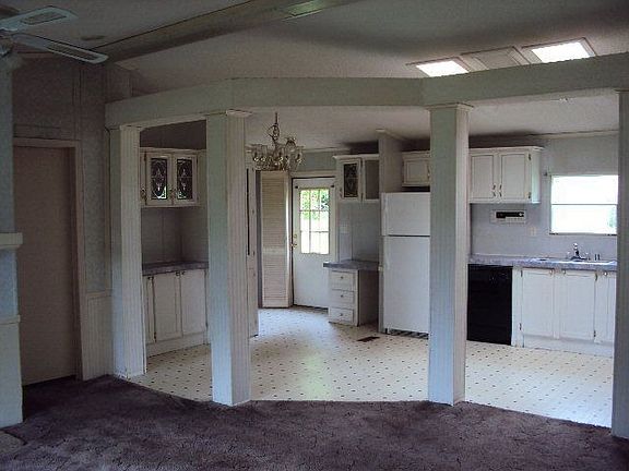 3rd image of 105 Wright St