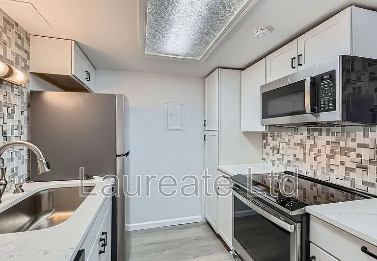 8225 Fairmount Dr #2-105 — Photo 4