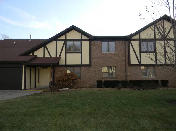 303 Carol Ct, Pontiac, IL 61764