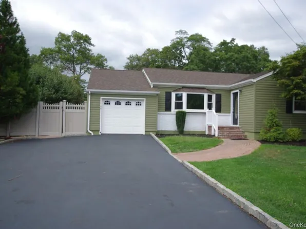 741 Peconic Street, Ronkonkoma, NY 11779