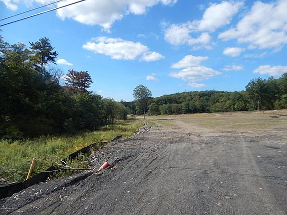 2nd image of Rocky Glen Rd